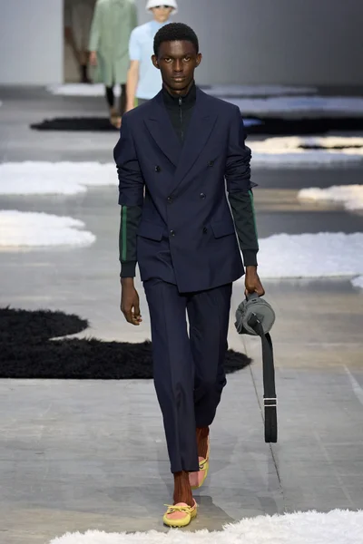 Look 7